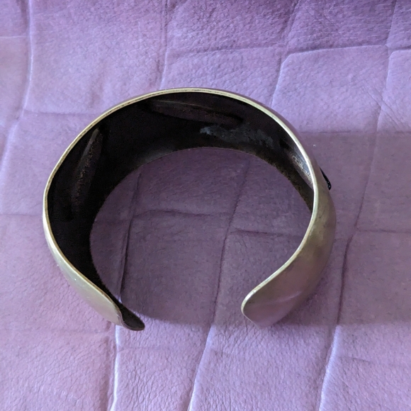Brushed Brass Open Cuff and Onyx - Picture 4 of 6
